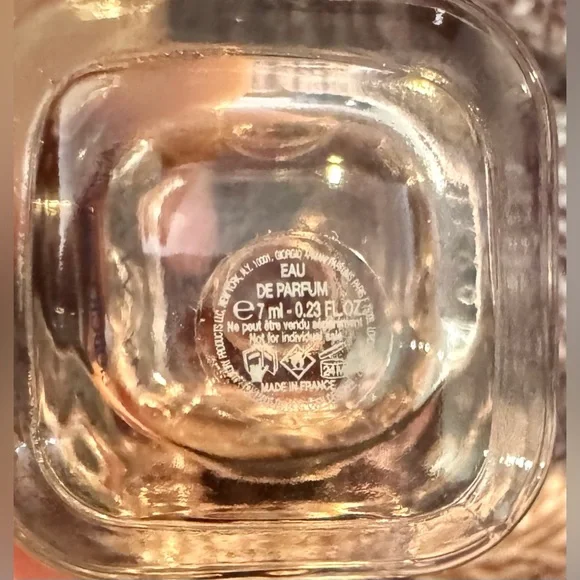 Mini Perfumes Bundle 2/$20
- Giorgio Armani My Way 7ml
- Miu Miu L'EAU BLEUE - Picture 2 of 3